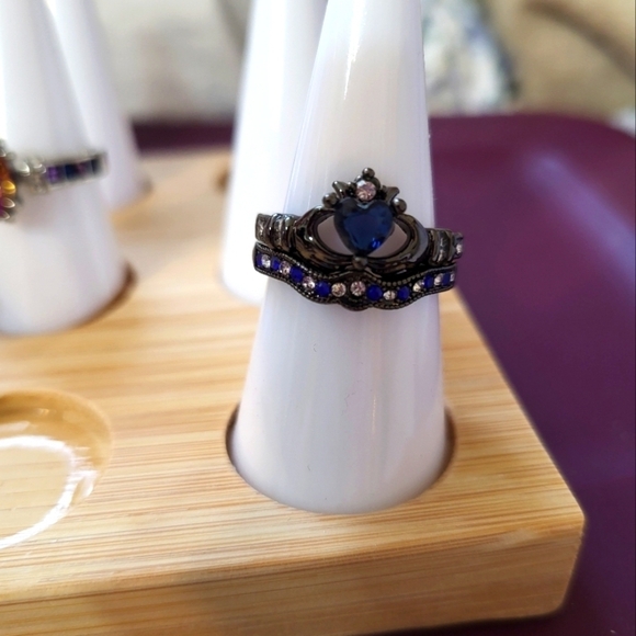 New Size 8 Bundle Of Rings - Picture 6 of 6